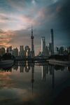 上海城市天际线美丽倒影