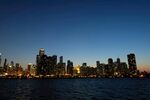 夜幕下的城市天际线