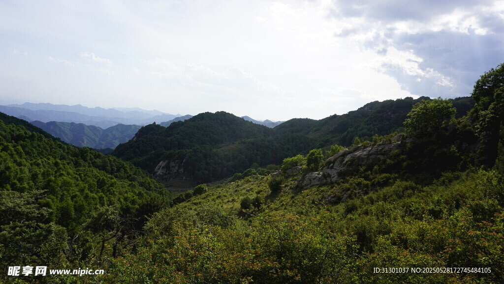 山间自然美景
