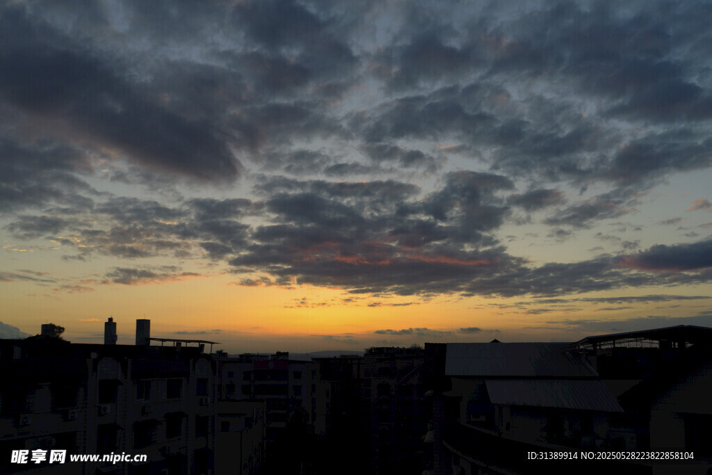 城市黄昏天空壮丽景观