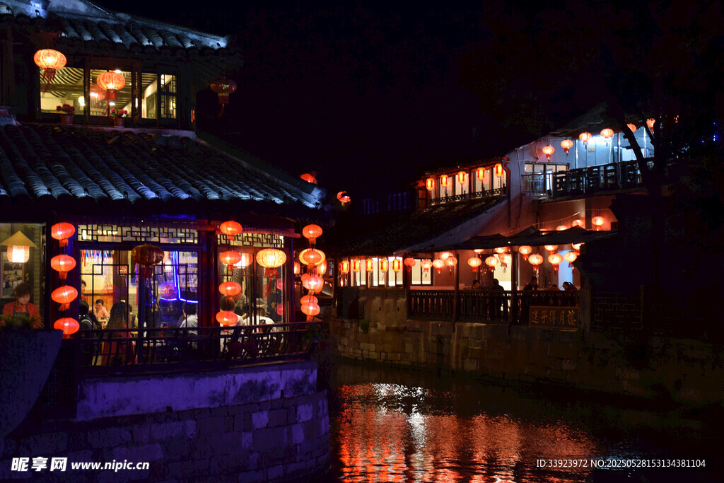 江南水乡夜景灯火璀璨