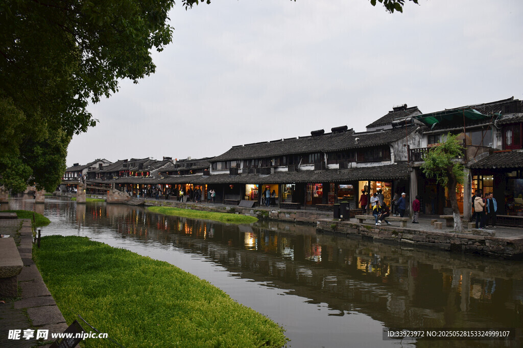江南水乡沿河古街景致