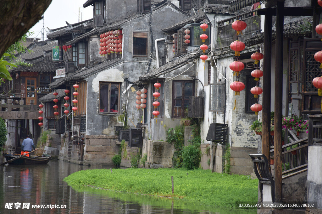 江南水乡古街红灯笼美景