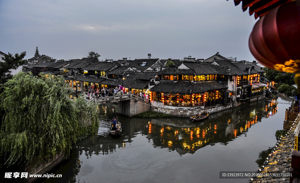 江南水乡夜景古建倒影