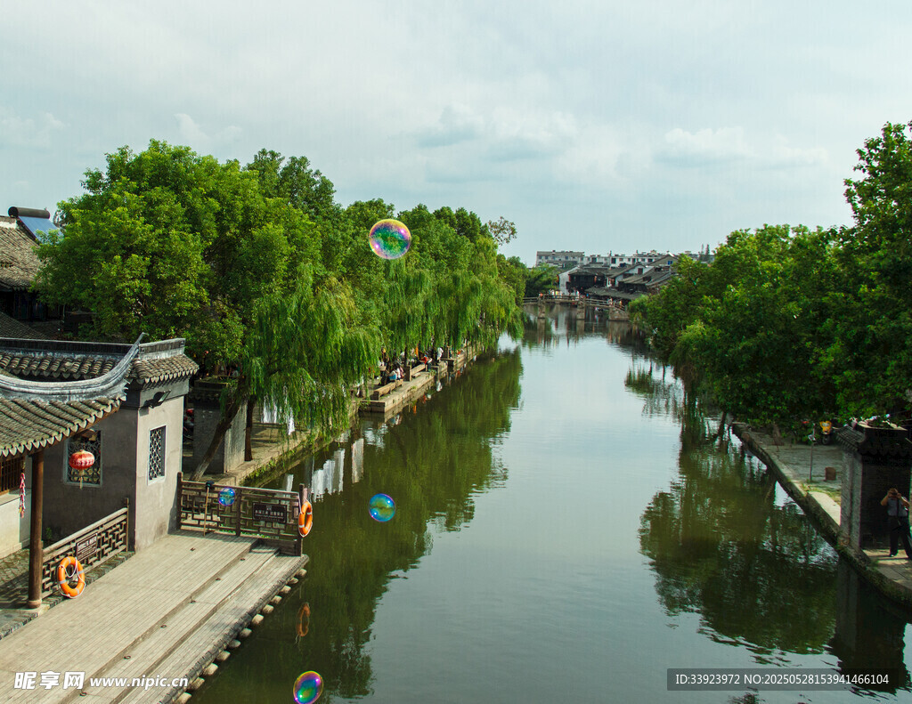 江南水乡河道风景图