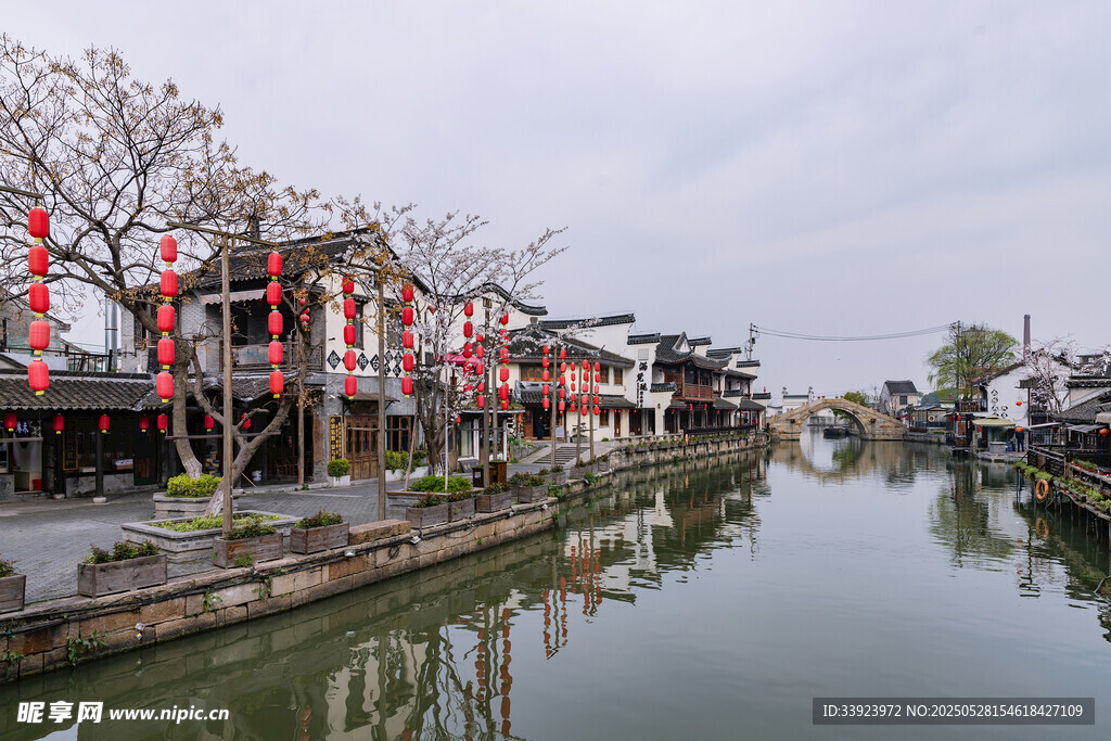 江南水乡河畔古色建筑