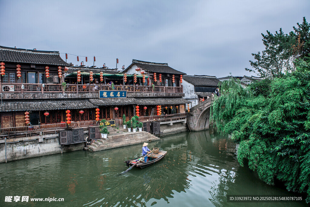 江南水乡古建小船景致