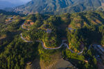 山间蜿蜒公路航拍美景