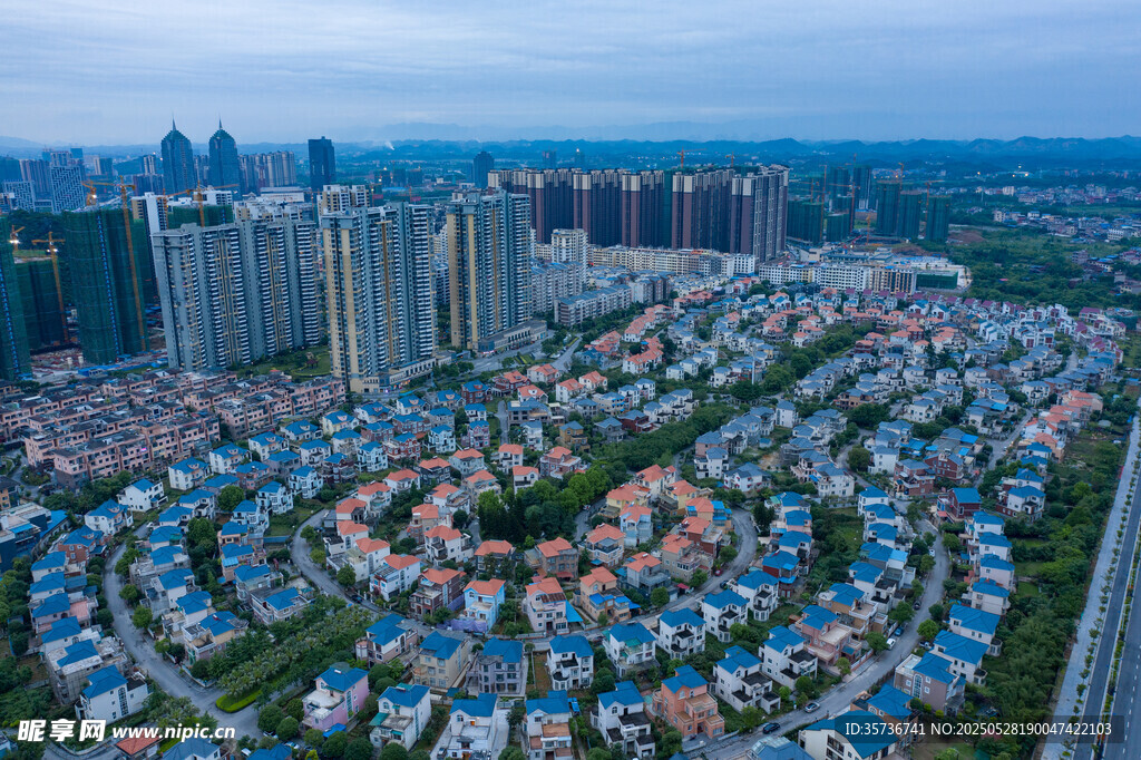 俯瞰错落有致的住宅小区