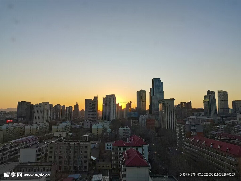 城市黄昏天际线景观