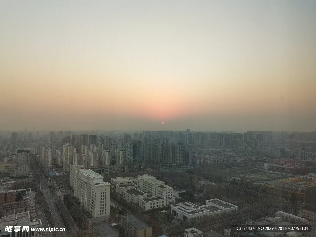 城市日出天际线俯瞰美景