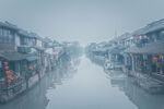 江南水乡烟雨朦胧河道景
