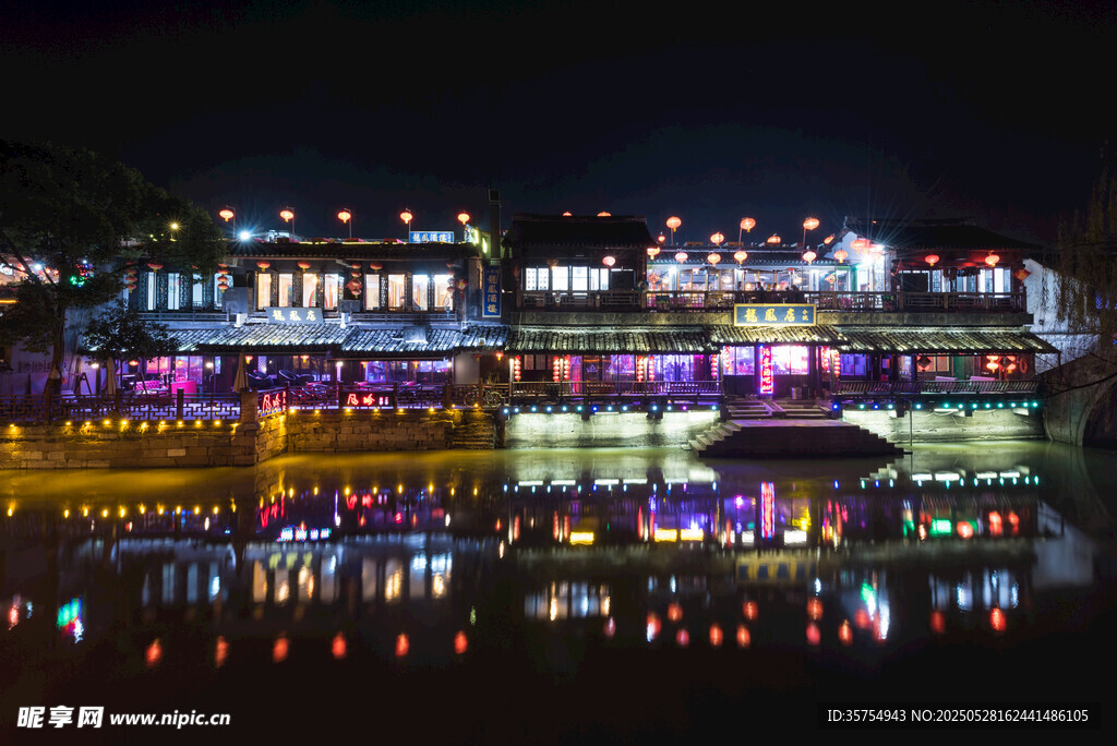 夜晚河畔绚丽灯光夜景