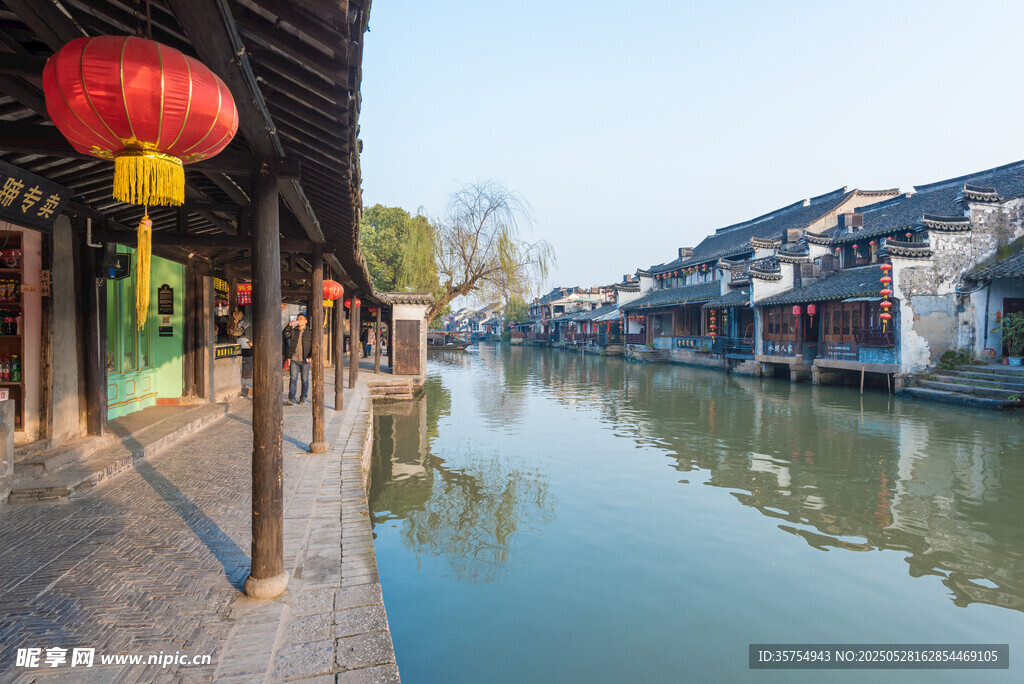 江南水乡古巷红灯笼美景
