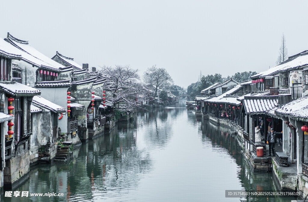 江南水乡雪景古巷风貌