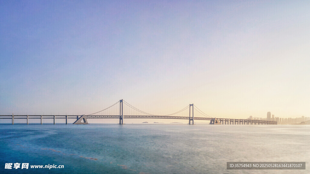 海上大桥日出美景