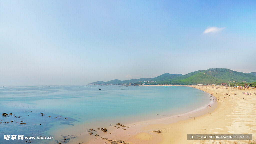 美丽海滨沙滩风景图