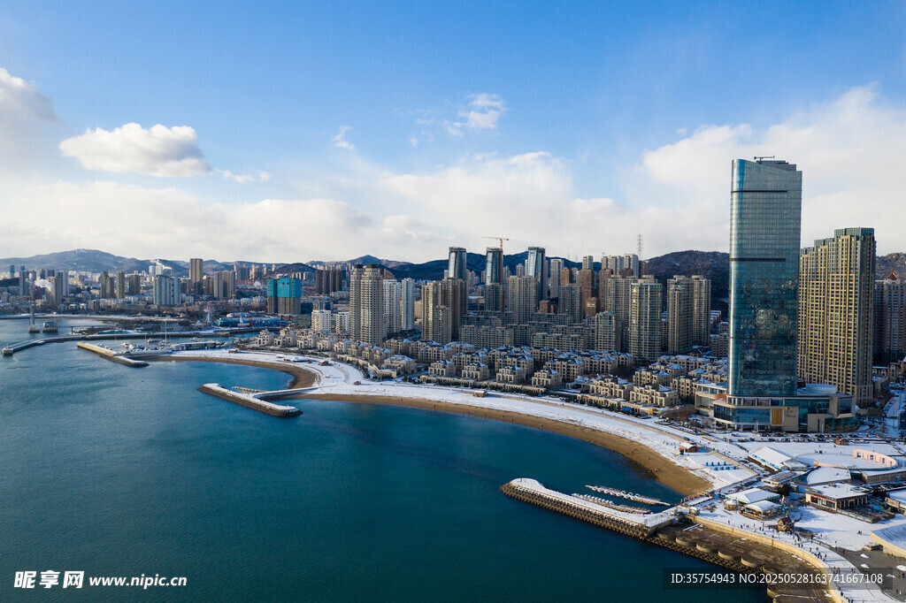 冬日海滨城市美丽天际线