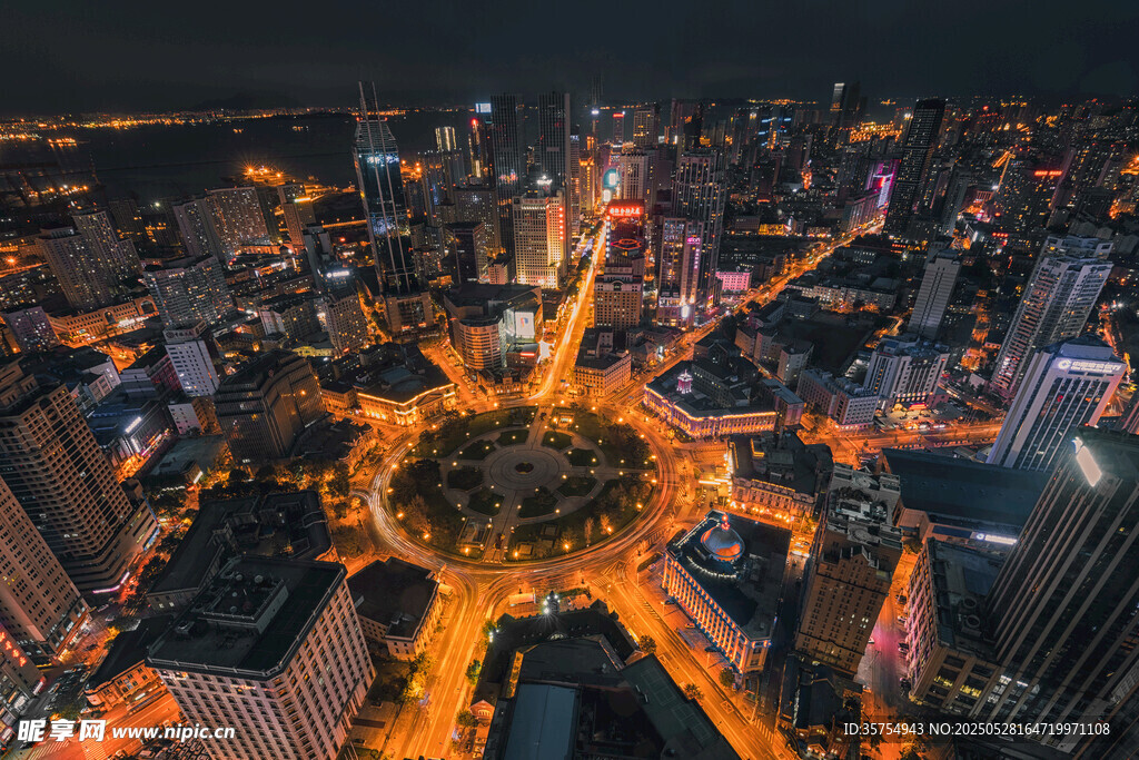 城市璀璨夜景俯瞰图