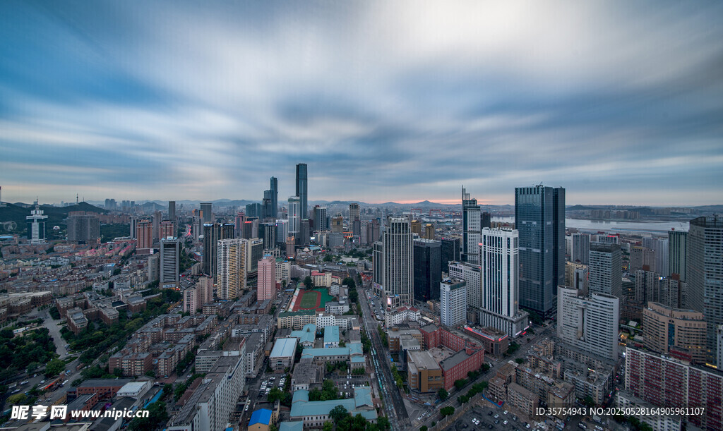 城市天际线俯瞰壮丽景观