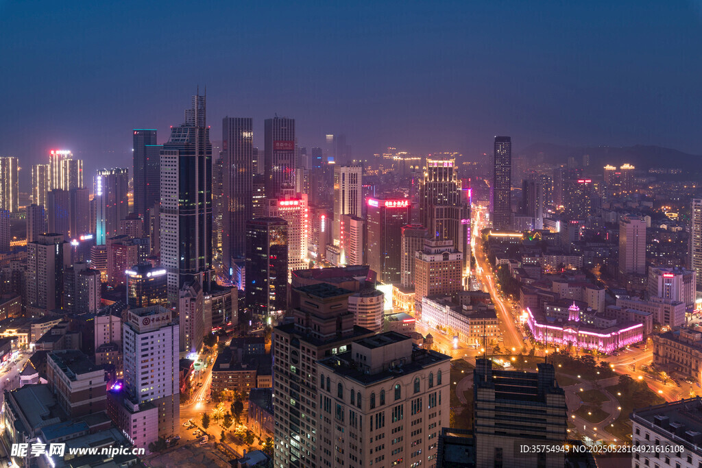 城市璀璨夜景俯瞰图
