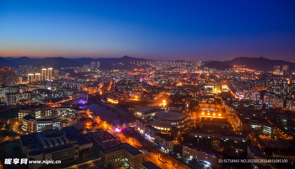 城市璀璨夜景俯瞰图