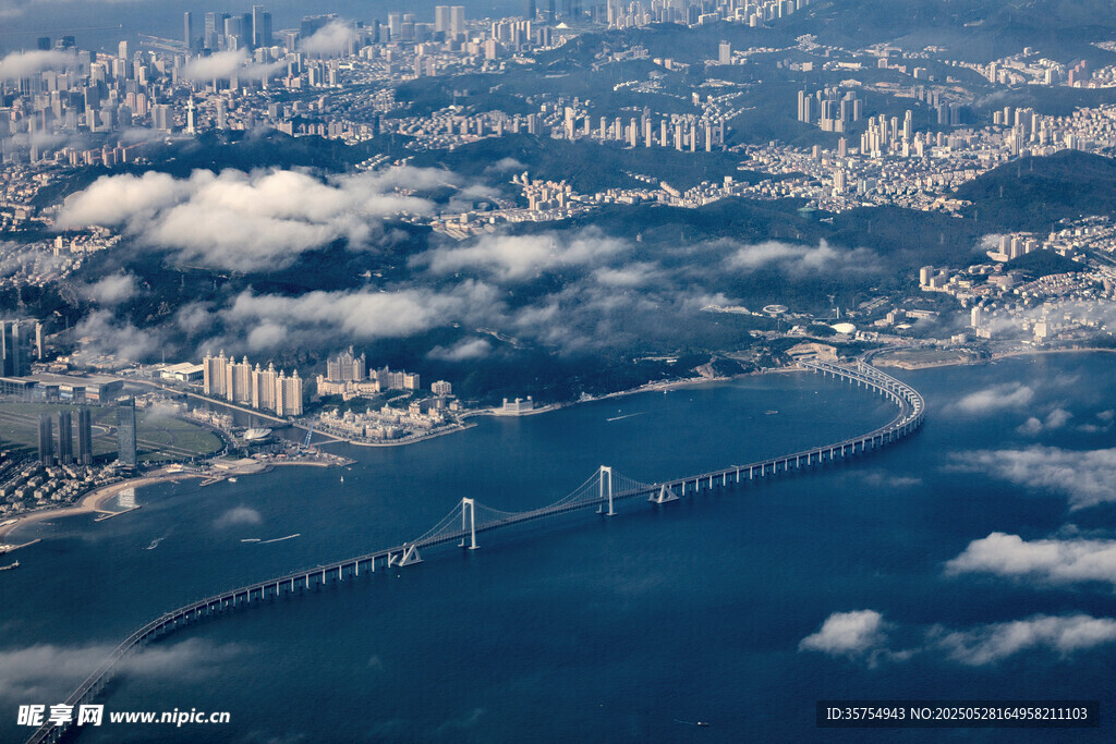 俯瞰城市跨海大桥美景
