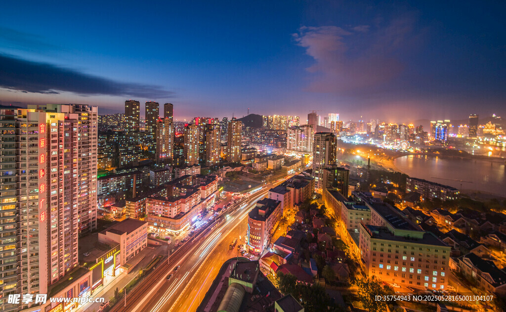 城市璀璨夜景俯瞰图