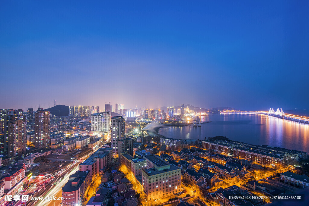 城市璀璨夜景俯瞰图