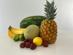 多样新鲜水果组合展示