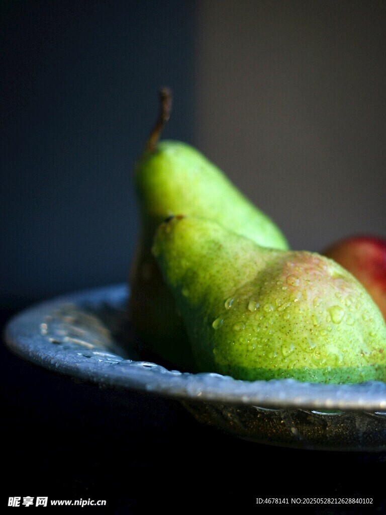 盘中青梨与红果