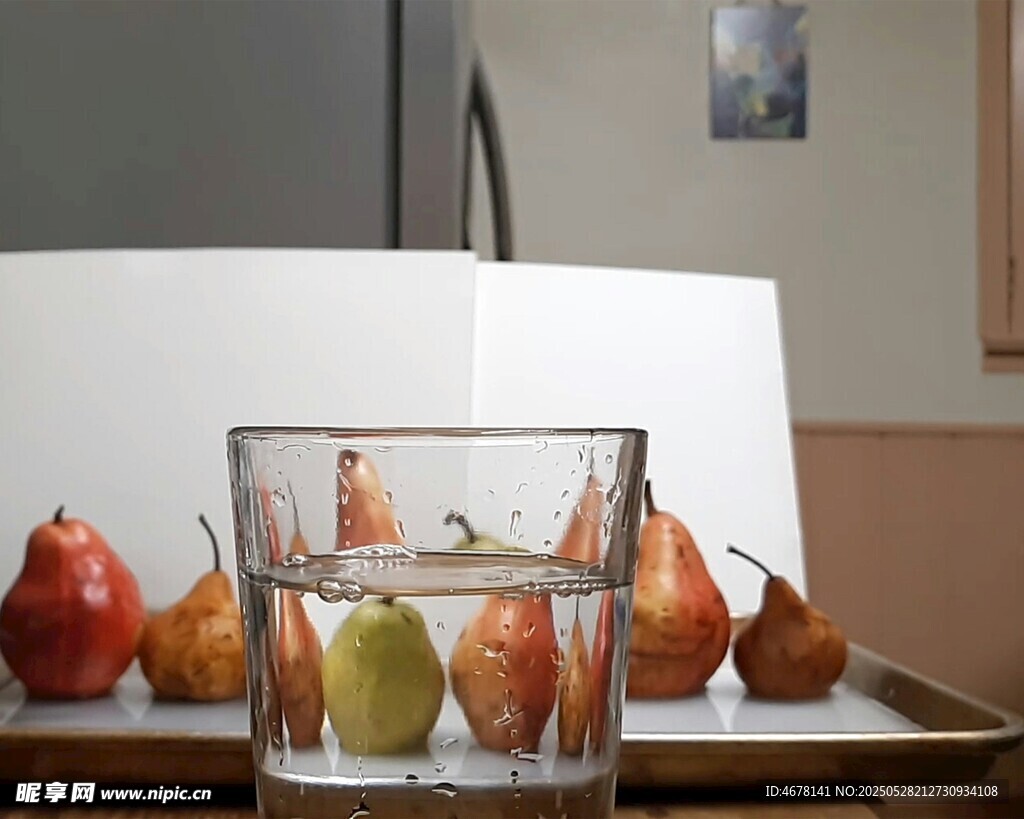 静物写生水果与水杯
