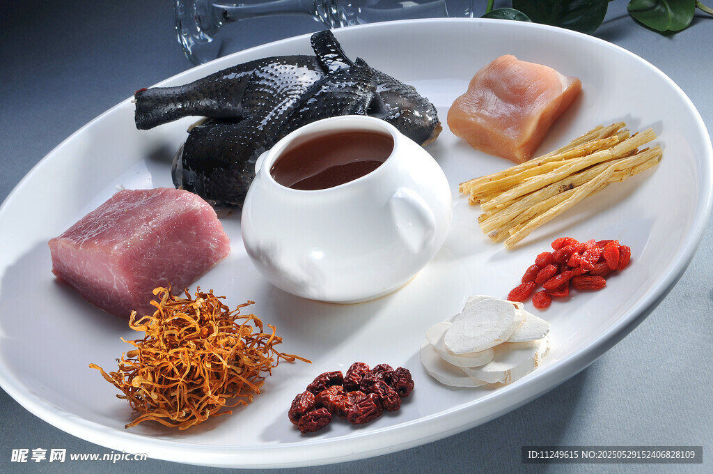 天麻松茸炖乌鸡