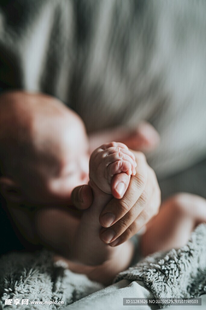 熟睡的新生婴儿