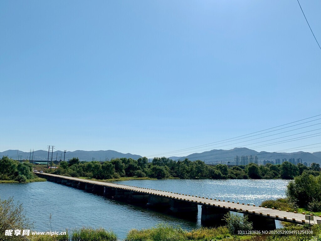 河畔长桥风景