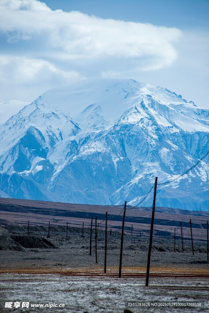 雪山旷野风景