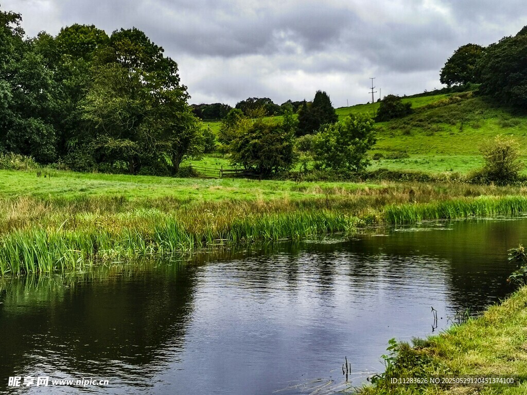 田园湖畔美景