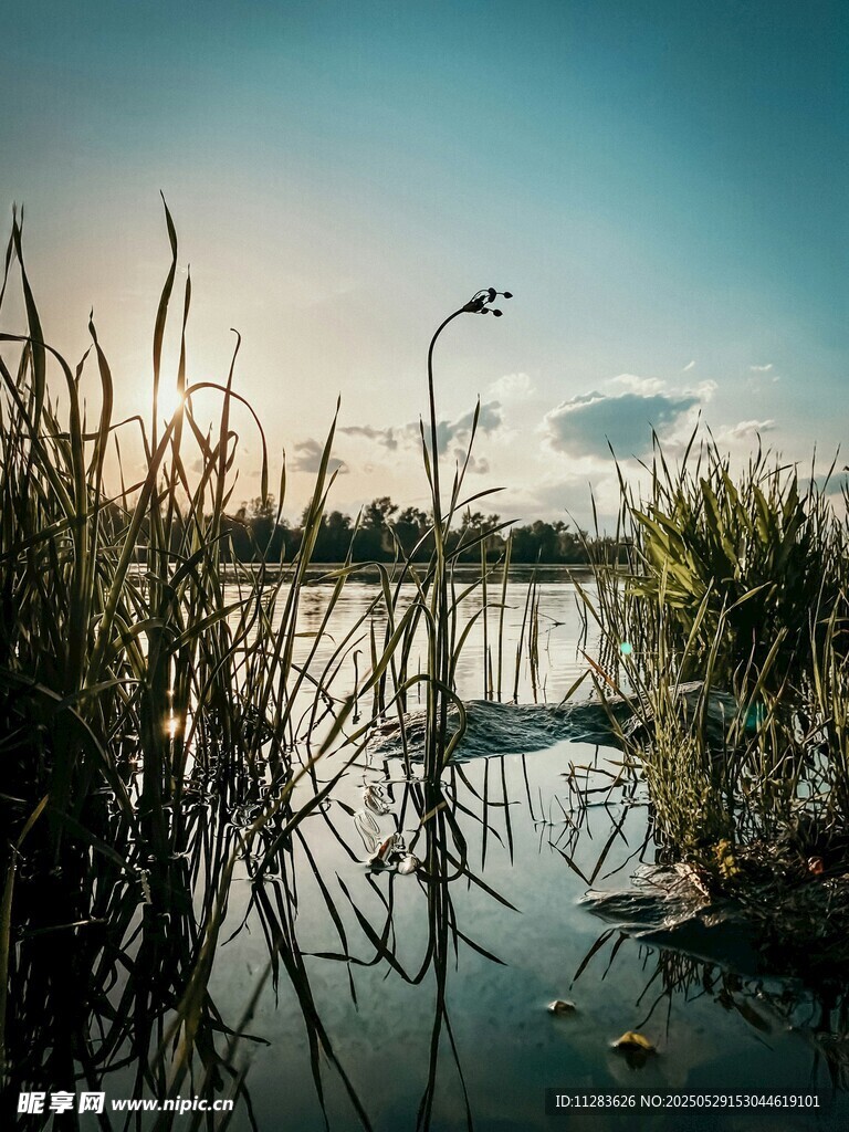 湖畔黄昏美景