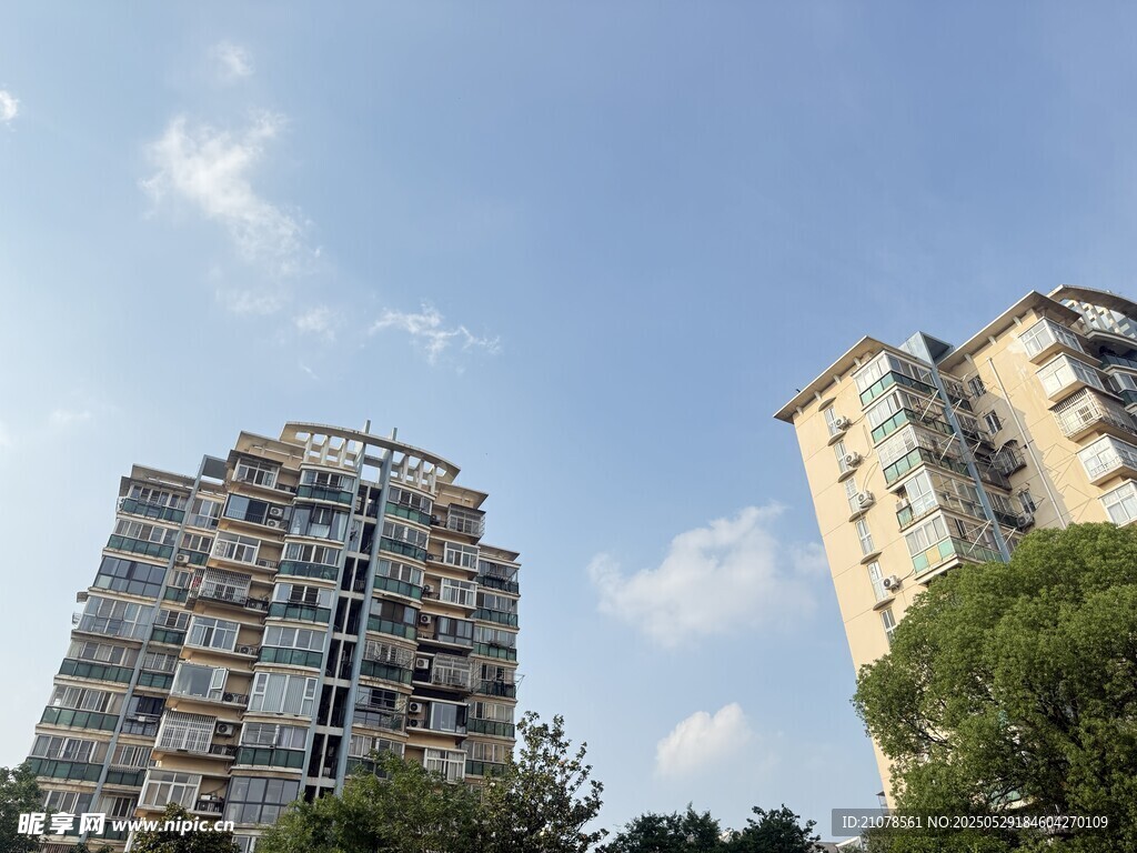 城市中的高层居民楼景观