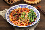  红烧牛肉面 肥肠面