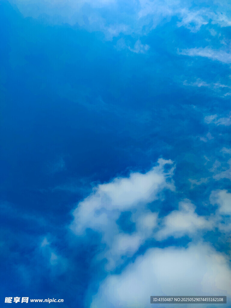蓝天中的洁白云朵