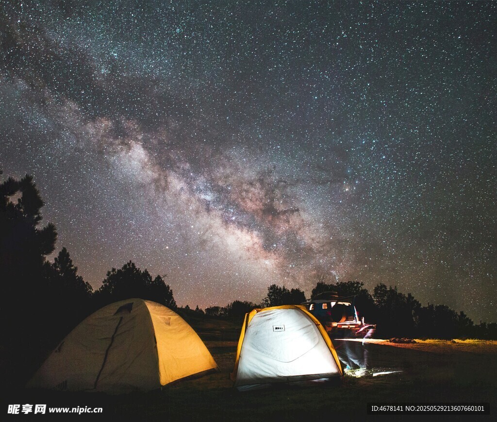 星空下的露营帐篷