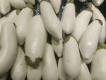 新鲜白茄子堆叠展示