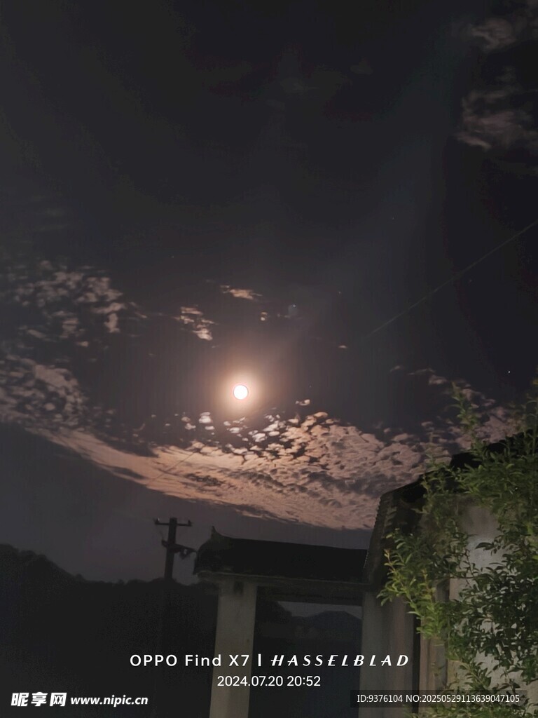 月是故乡明