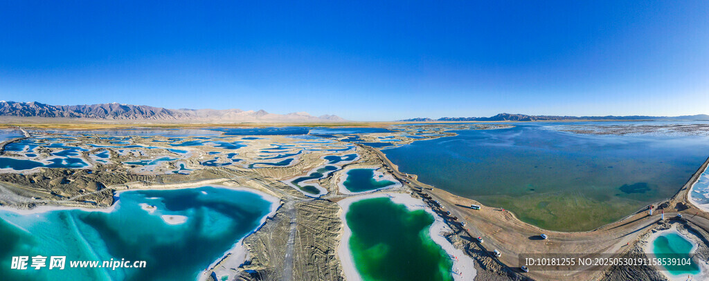 绝美盐湖风光全景图