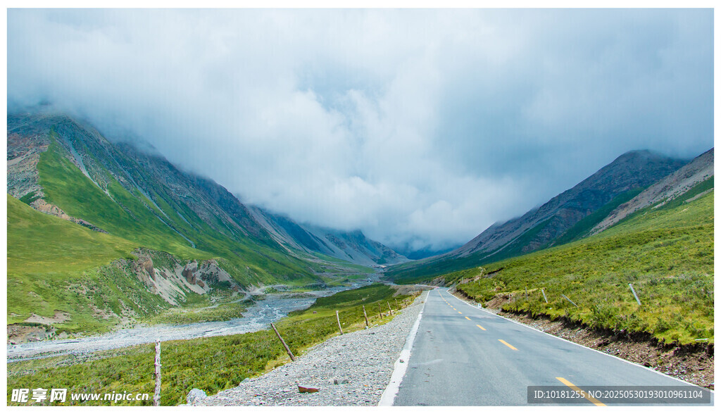 山间蜿蜒公路美景