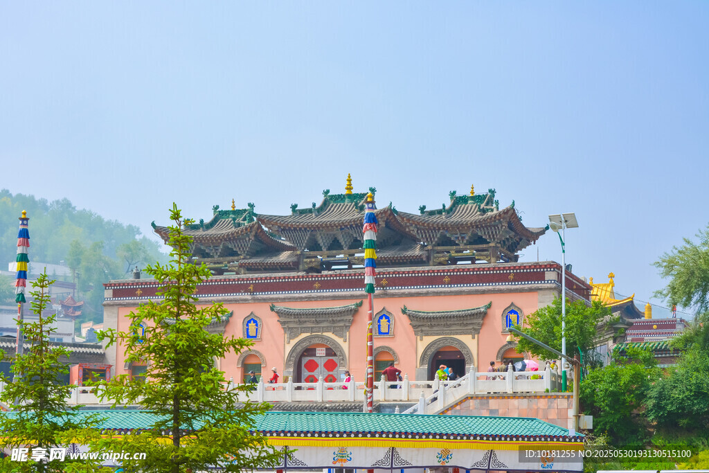中式古建筑大门景观
