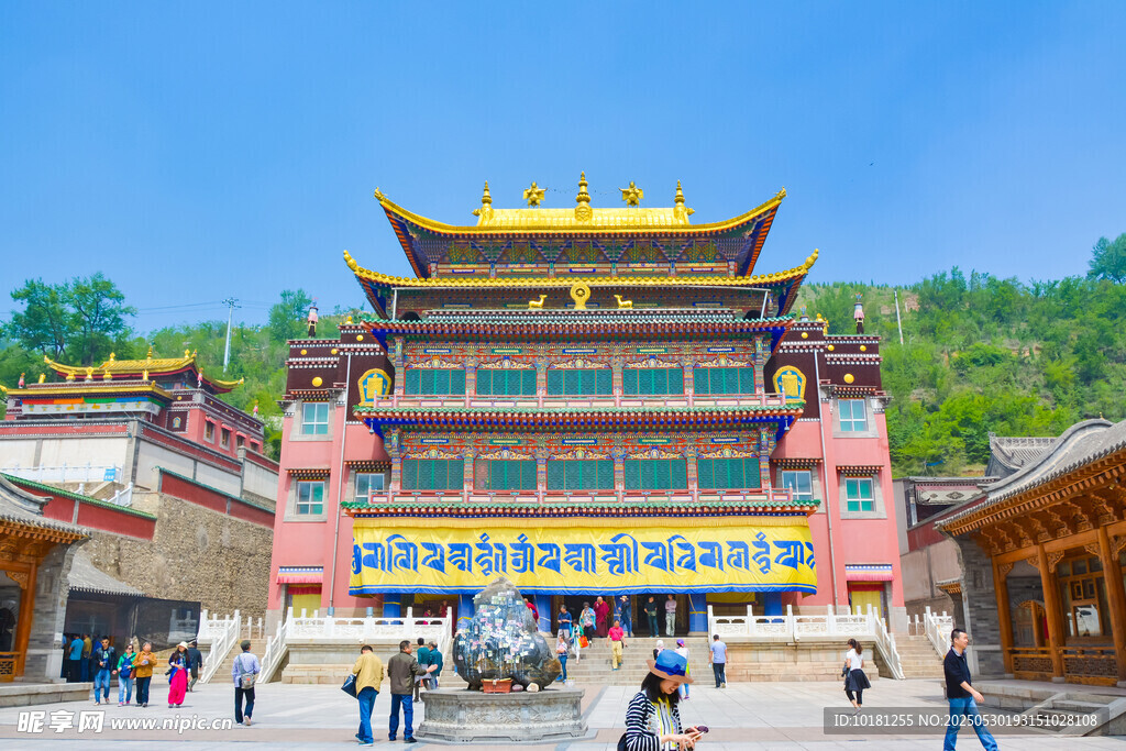 古色古香的中式寺庙建筑