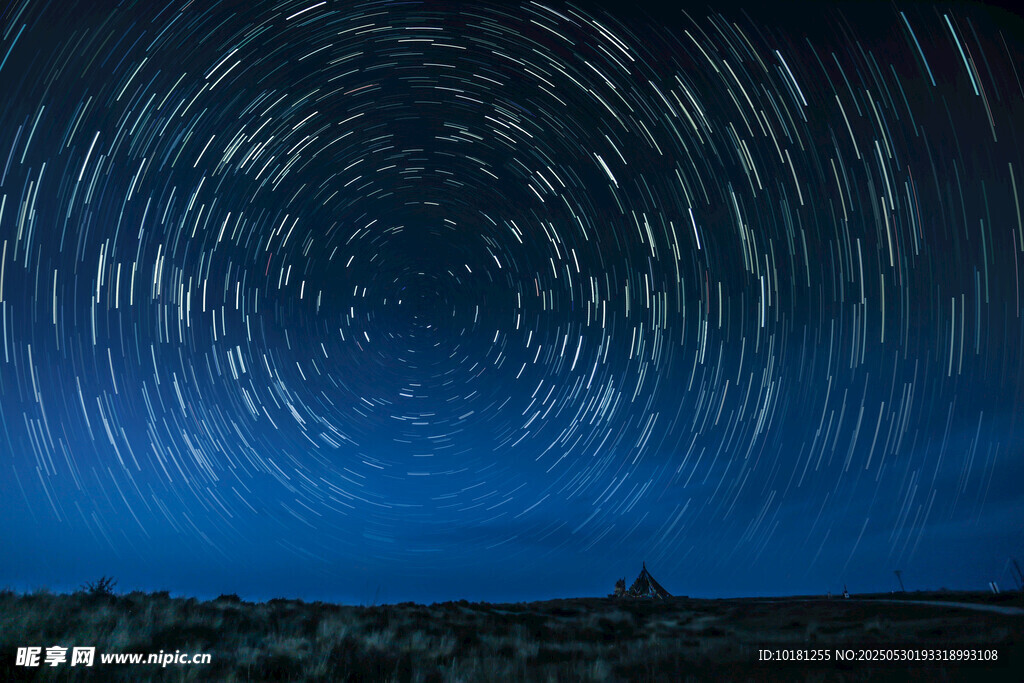 夜空星轨美景