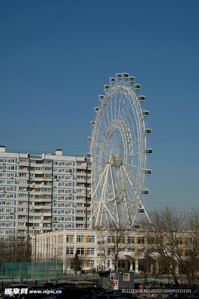 城市中的摩天轮景观